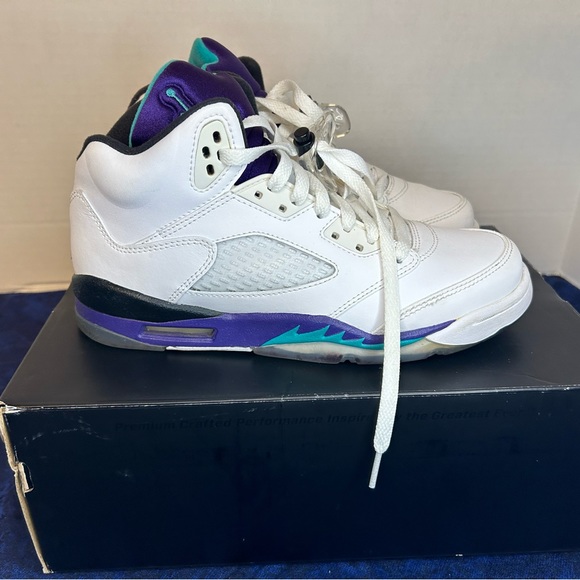 Authentic “Grapes” Nike Air Jordan 5 Retro (GS) 💜 size 6Y - Picture 3 of 5